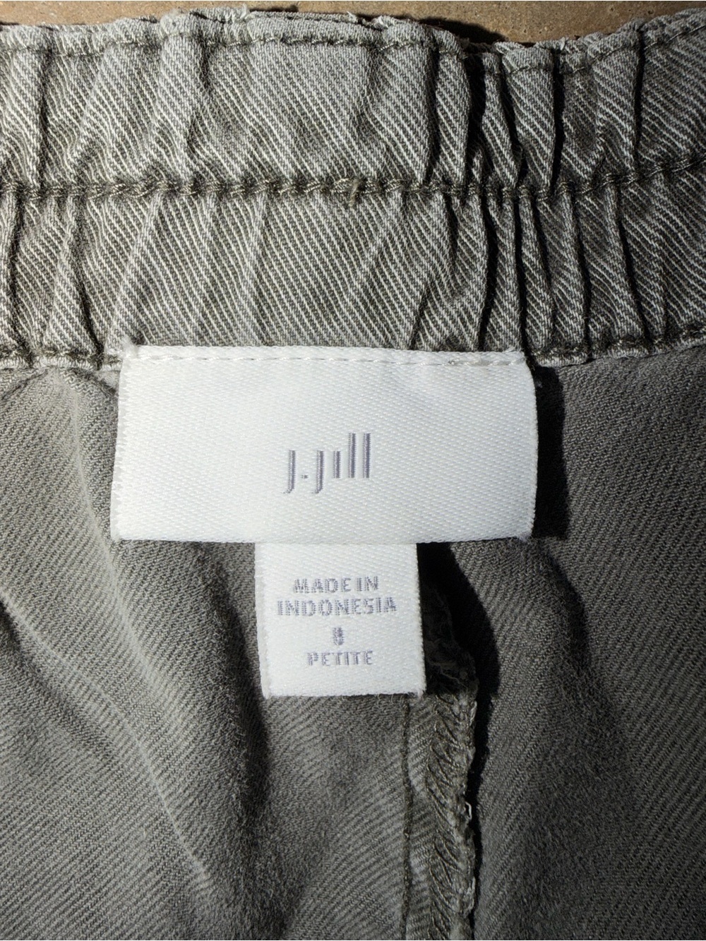 J. Jill Gray Tencel Blend Bermuda Shorts Petite 8 Patch Pocket Stretch - Picture 3 of 11